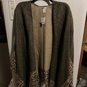 Gray and Cream Patterned Shawl